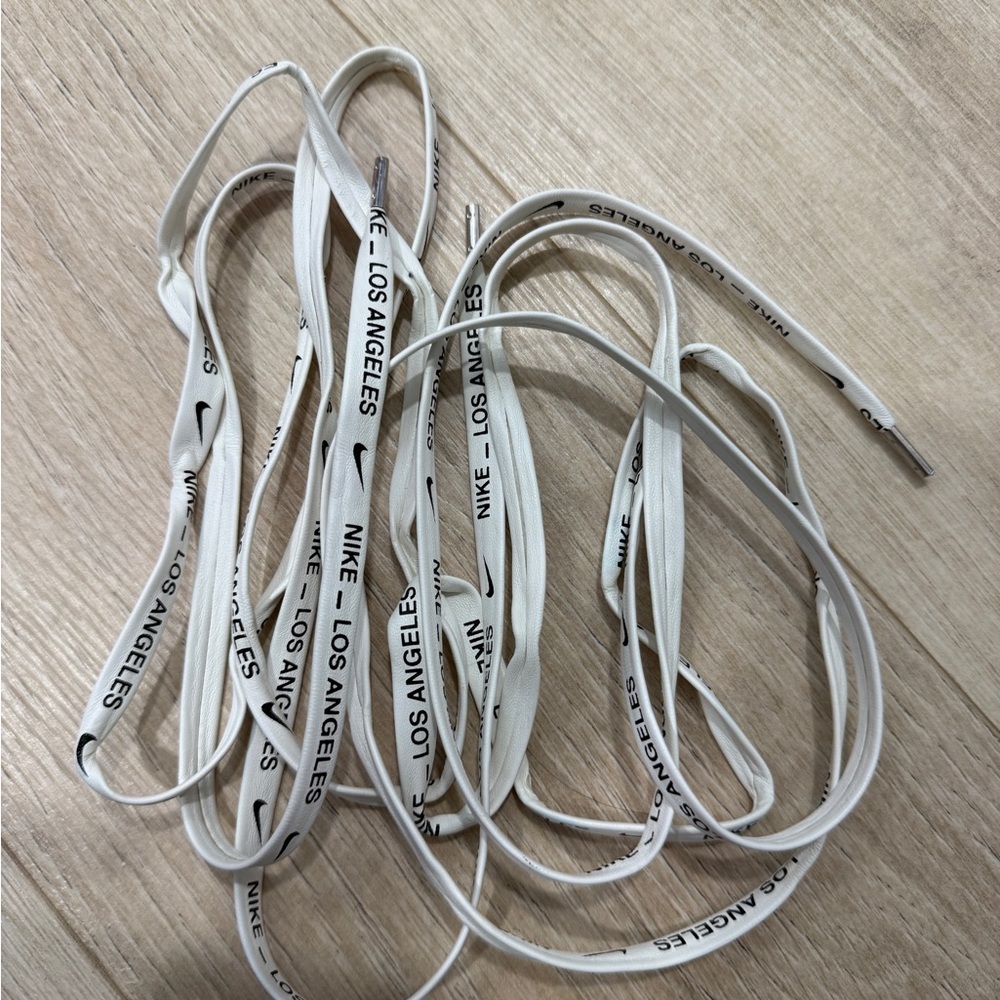 Nike Los Angeles White Headphones